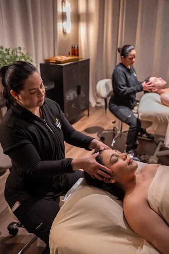 zen7.4 A massage therapist carefully preparing a treatment table
